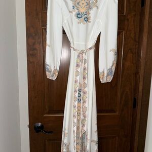 Elegant White Floral Maxi Dress